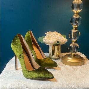 Elegant Green Velvet Stilettos